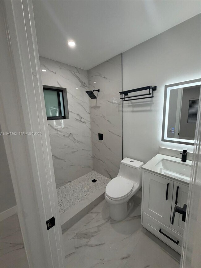 Building Photo - 1085 NW 191st St