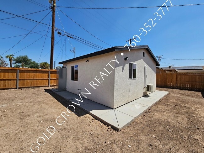 Building Photo - 1074 W Euclid Ave