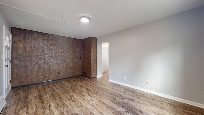 Building Photo - Fulton/W.58th neighborhood; 3 bedroom/2bat...