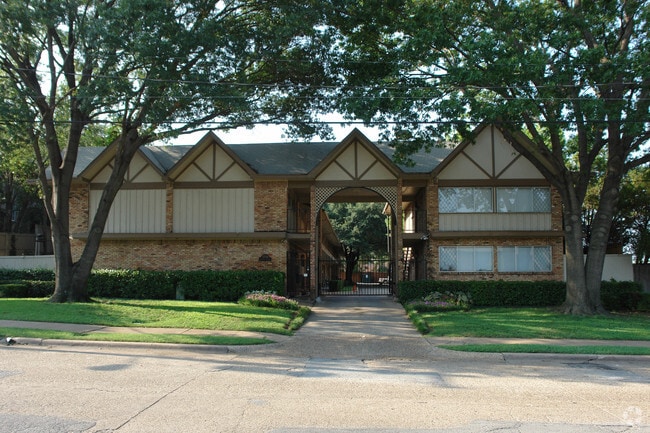 Building Photo - Martel Manor