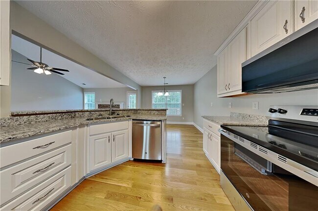 Building Photo - 990 Golden Meadows Ln