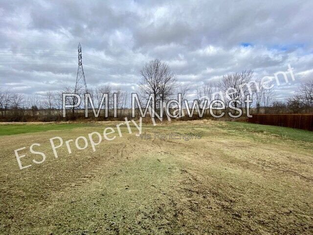 Building Photo - 2608 W Kings Cyn Dr