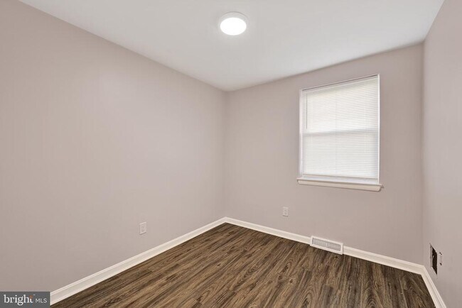 Building Photo - 4411 Falls Bridge Dr