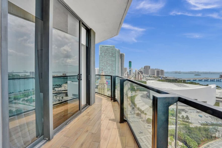 Building Photo - 398 NE 5th St