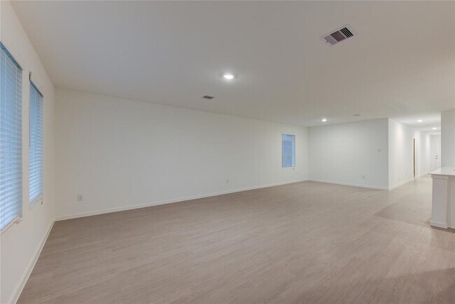 Building Photo - 1610 Birch Wood Dr