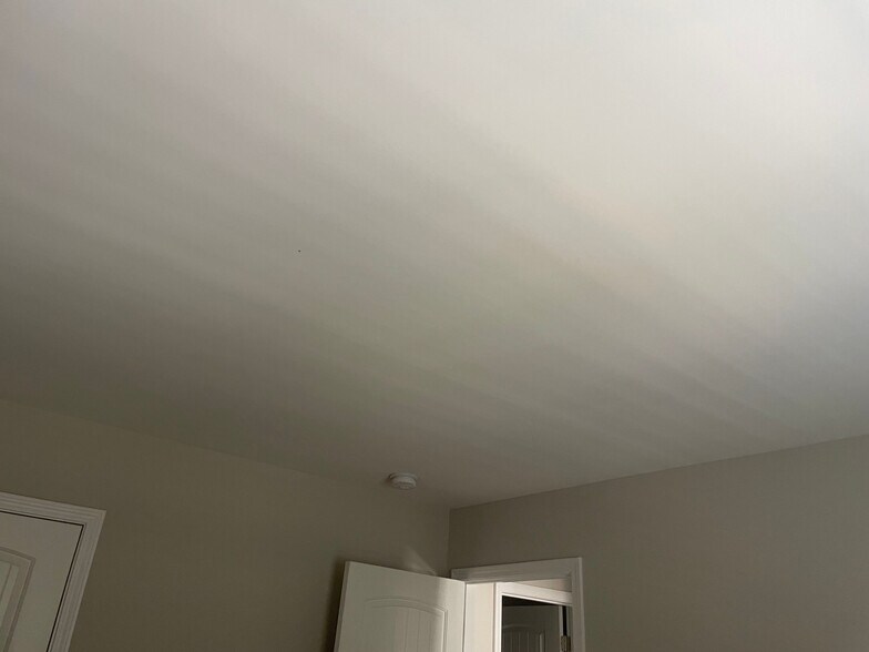 Building Photo - Room in Townhome on Kudzu St