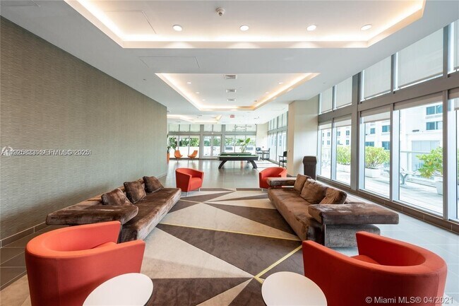 Building Photo - 1111 SW 1st Ave