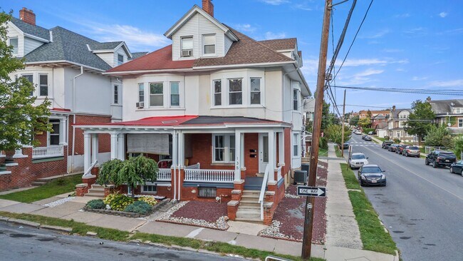 Primary Photo - 135 S West St