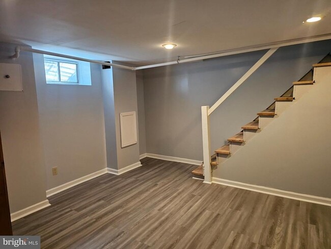Building Photo - 1521 West End Dr