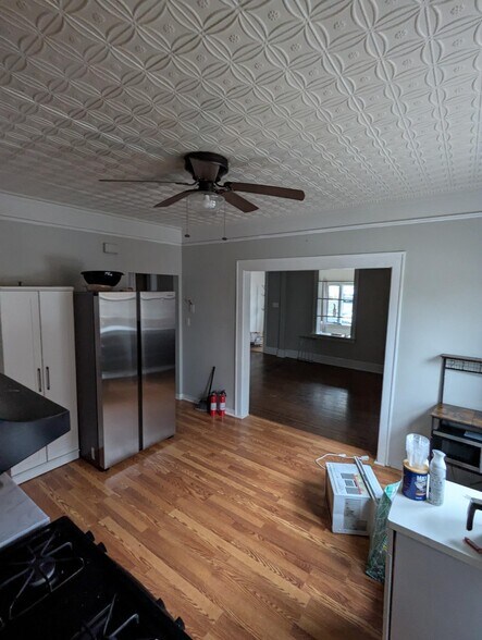 kitchen - 213 Lincoln Pl