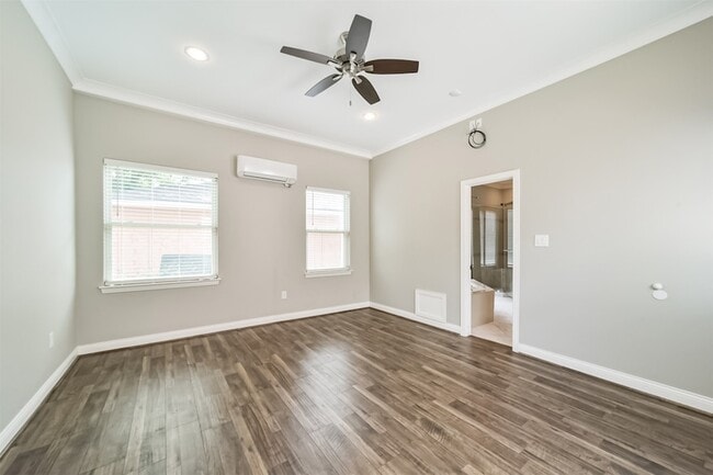 Building Photo - 9660 Fairdale Ln