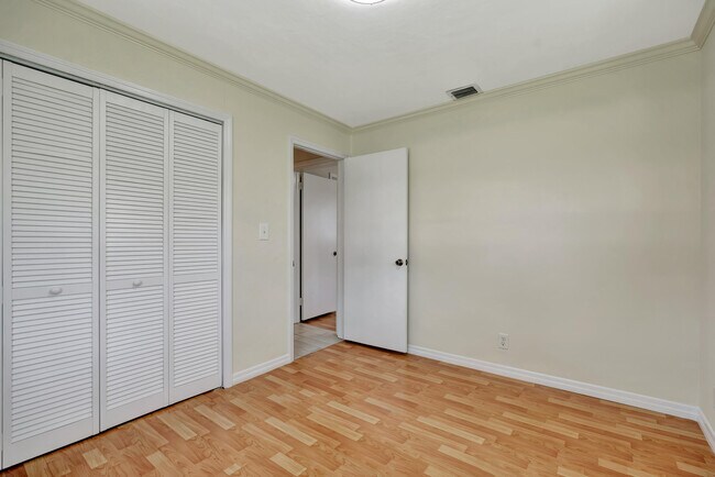 Building Photo - 713 Gumtree Rd