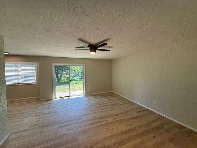 Building Photo - Remodeled 3 Bedroom 2 Bathroom home in Battlefield MO