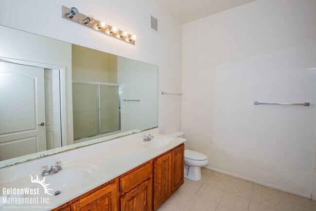 Building Photo - Bright & Inviting 2Bdm 2Ba Condo in Whitney - MI Special