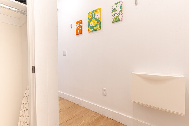 Building Photo - 242 Schaefer St