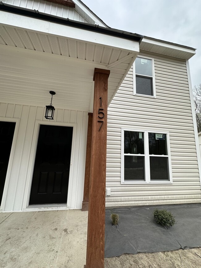 Building Photo - 157 N Clarendon Dr