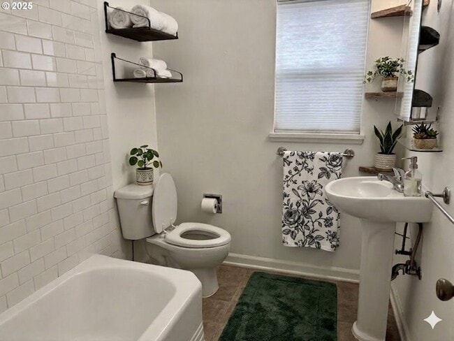 Building Photo - "Lovely Updated Condo in the Sullivan's Gulch Neighborhood" Water/Sewer/Trash & Radient Heat Incl...