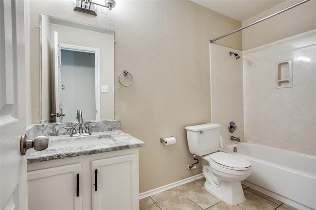 Building Photo - 2443 Green Meadows Ln