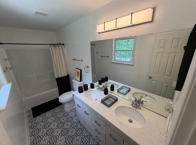 Building Photo - 6811 Sawmill Cir