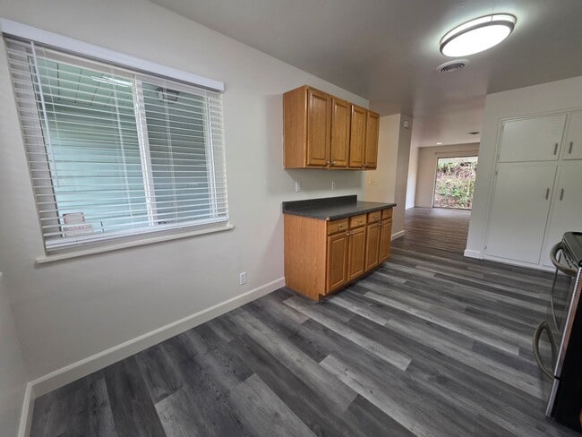 Building Photo - Bowen/Phelps Duplex