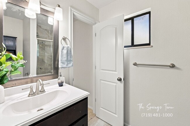 Building Photo - 1239 Suncrest Way