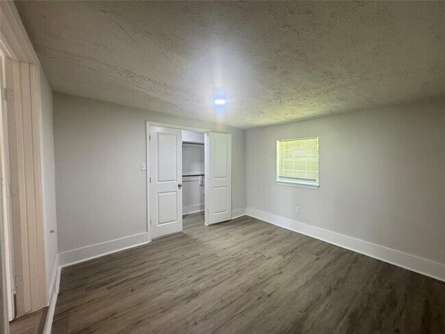 Building Photo - 4914 Enyart St