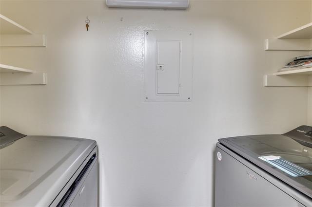 Building Photo - 1410 Meadowood Village Dr