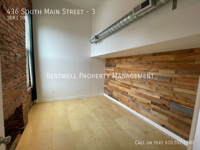 Building Photo - 436 S Main St