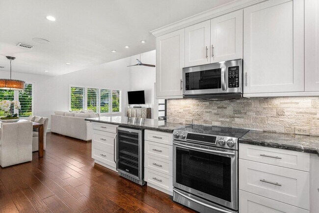 Building Photo - 6130 Ridge Ln