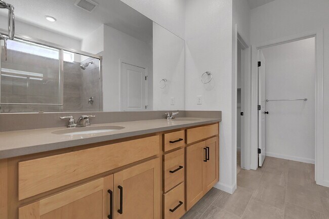 Building Photo - $3,250.00, 3 bed, 2.5-bath located in Cast...