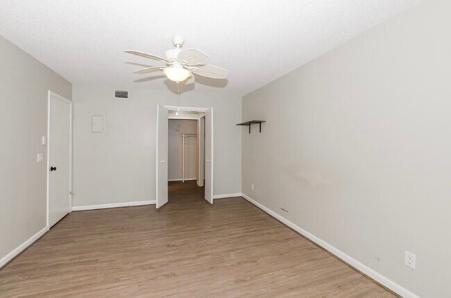 Building Photo - 800 NW Fork Rd