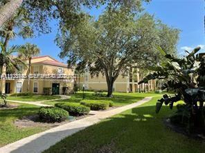 Building Photo - 833 Riverside Dr