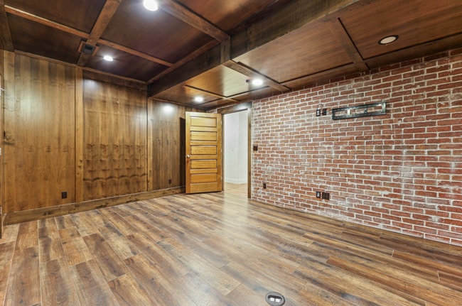 Building Photo - Beautiful 6-Bedroom Home in Eagle Mountain!