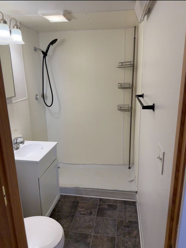 Building Photo - $850 - I Bedroom 1 Bathroom Apartment - Ne...