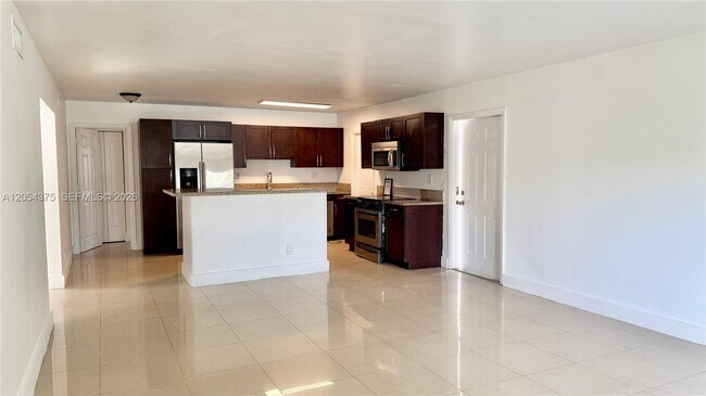 Building Photo - 1548 SW 5th Pl
