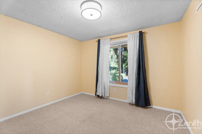 Building Photo - 4213 NE 139th Ave