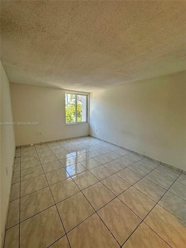 Building Photo - 250 180th Dr