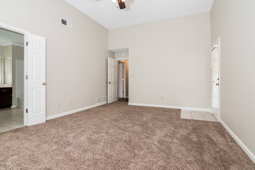 Building Photo - 8682 Cat Tail Dr