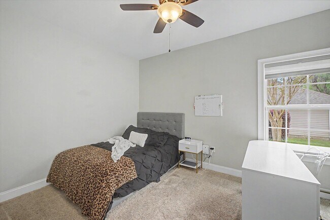 Building Photo - 7492 Sunny Mariana Ct