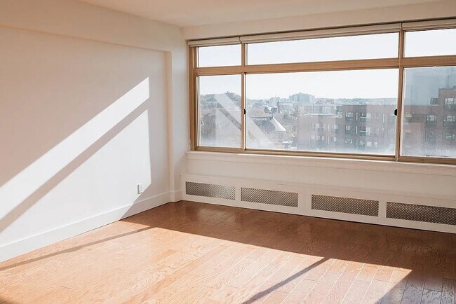 Building Photo - 1440 Beacon St