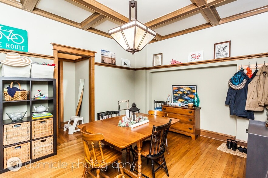 Building Photo - 3747 N Pine Grove Ave