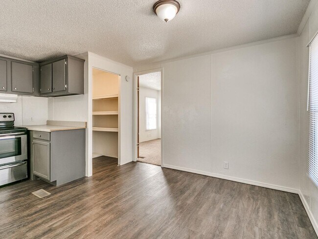 Building Photo - 3bed/2bath Mobile Home Available on 1.3 Acres in Noble!