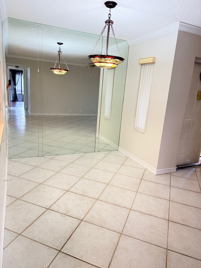 Building Photo - 802 Sky Pine Way