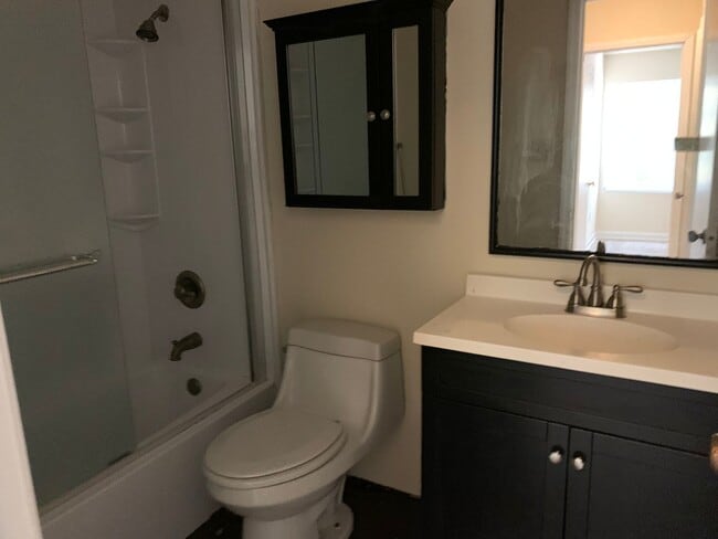 Building Photo - Available Now! Limited time price DROP! - End unit townhome