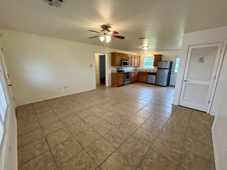 Building Photo - 63030 E 285 Ct