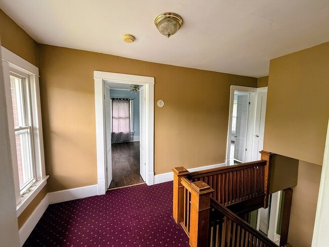Building Photo - Three bedroom one bathroom home for rent