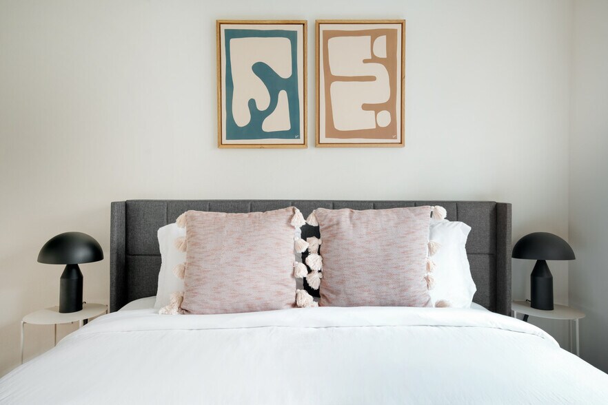 Building Photo - 10410 NE 2nd St