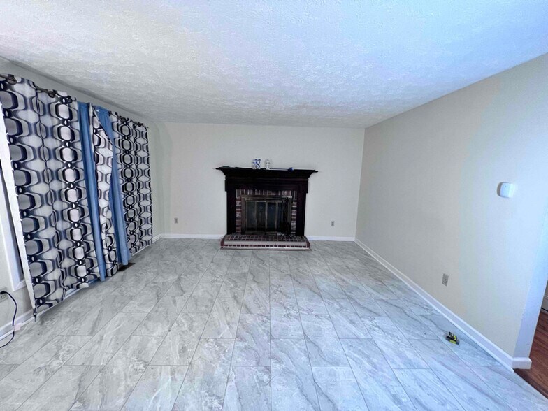 Building Photo - 8 Lineage Ct
