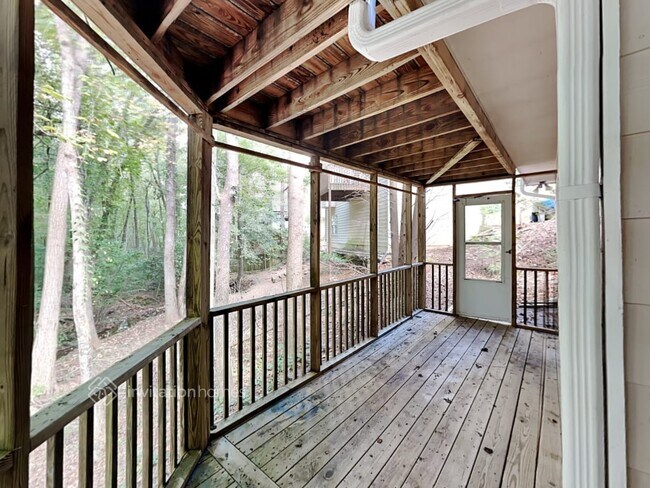 Building Photo - 2619 McGuire Dr