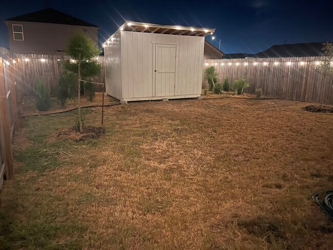 Building Photo - 4127 Cove Fls